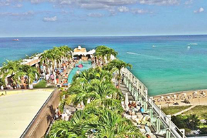フロリダ州マイアミの1ホテル・サウス・ビーチがプールサイドにCommunityを採用